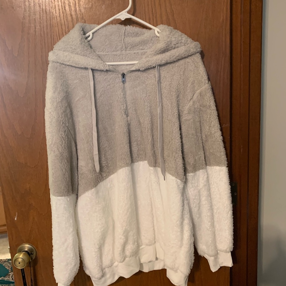 Beautiful new fleece sweatshirt